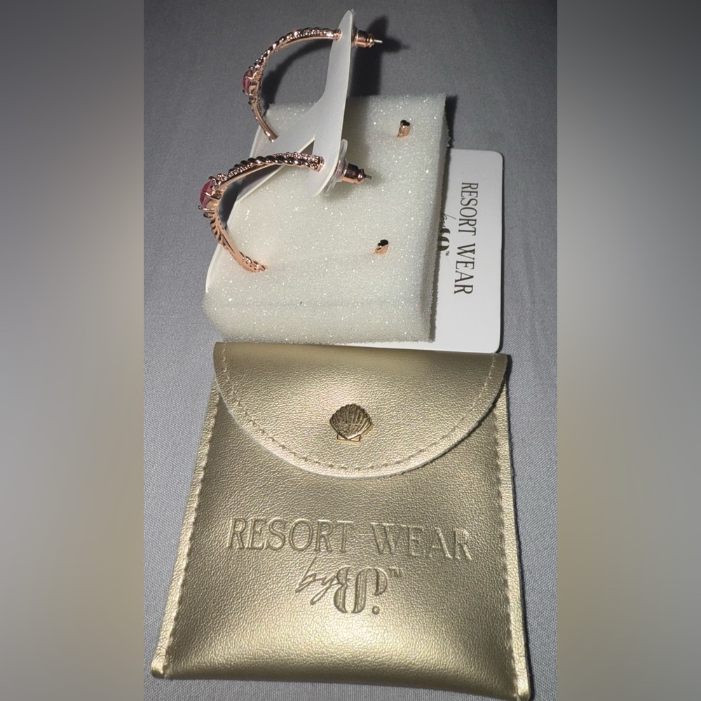 Bomb Party Resort Wear earrings - Picture 3 of 5